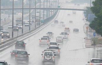 الأرصاد: أمطار متفاوتة الشدة وطقس مائل للبرودة مع تقدم كتلة هوائية باردة