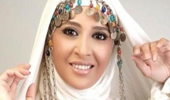 حنان ترك تترك رسالة أمام باب منزلها للمحتفلين بالهالوين