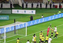 دوري روشن: الاتحاد يعتلي الصدارة بثنائية في شباك الفتح