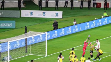 دوري روشن: الاتحاد يعتلي الصدارة بثنائية في شباك الفتح