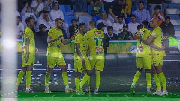 ريمونتادا .. الخليج يفوز على الهلال 3-2 بدوري روشن