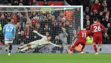 ليفربول يحلق في صدارة البريمييرليغ بثنائية في مرمى السيتي