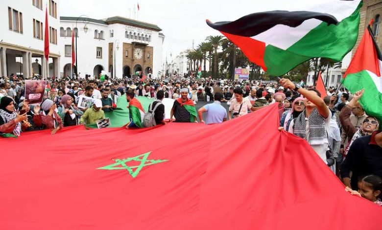 استطلاع: غالبية المغاربة يساندون المقاومة الفلسطينية ويرفضون "التطبيع"