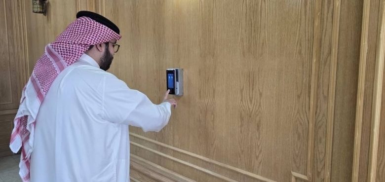 «الكهرباء» تطلب أسماء الموظفين المخطئين ببصمة التواجد