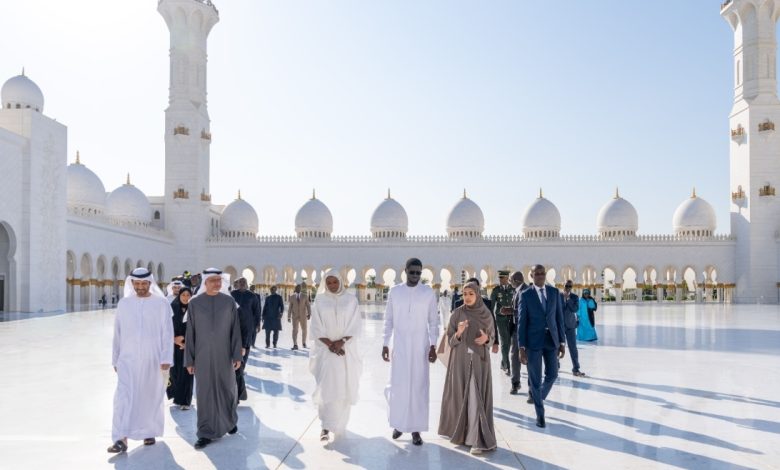الرئيس السنغالي يزور جامع الشيخ زايد الكبير في أبوظبي