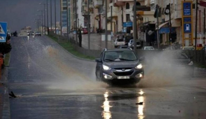 الراصد الجوي : منخفض جوي وأمطار غزيرة الليلة حتى مساء الثلاثاء