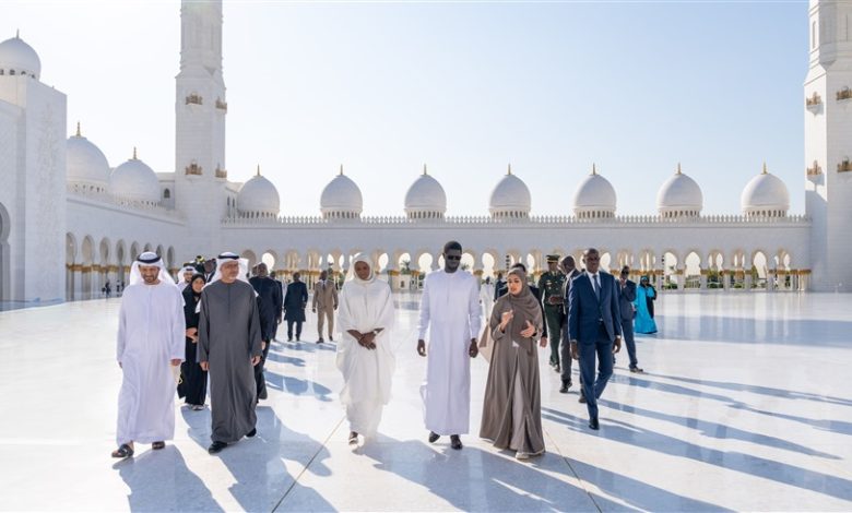 رئيس السنغال يزور جامع الشيخ زايد الكبير في أبوظبي