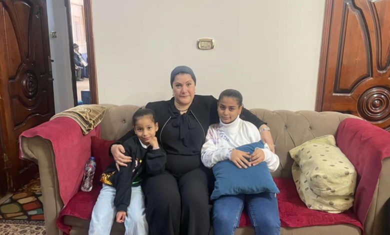 رئيس المجلس القومي للطفولة تقدم واجب العزاء في ضحية حادث ديروط وتطمئن على طفلتيها