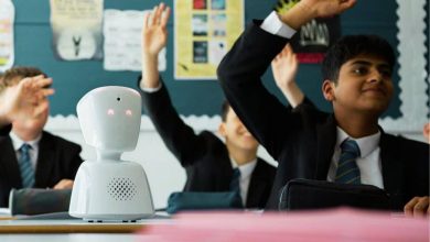 روبوت AV1.. جسر التواصل بين الطفل المريض وصفه الدراسي