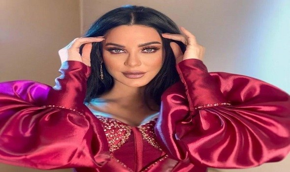 سلاف فواخرجي تفوز بجائزة أفضل ممثلة بمهرجان أيام قرطاج السينمائية عن فيلم "سلمى"