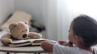 هل من الطبيعي أن يكون لدى الأطفال أصدقاء وهميون؟