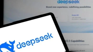 خبر صحفي: DeepSeek يتفوق على ChatGPT بزيادة 50 ضعفًا في جوجل تريندز