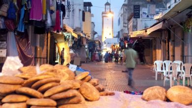 بيع الخبز عشوائيا في الشوارع والأسواق الشعبية يقلق "حماة المستهلك"