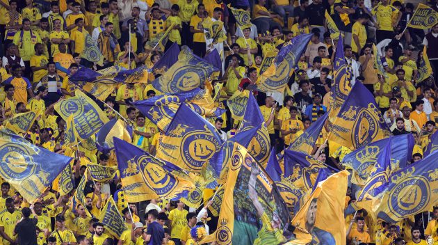 النصر ينافس سان جيرمان على لاعب أستون فيلا