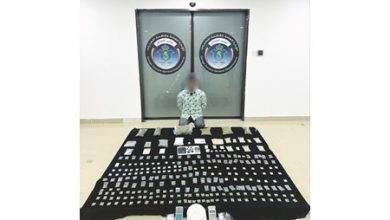 بالفيديو ضبط 15 كيلو مخدرات و10 آلاف حبة ومشروبات روحية