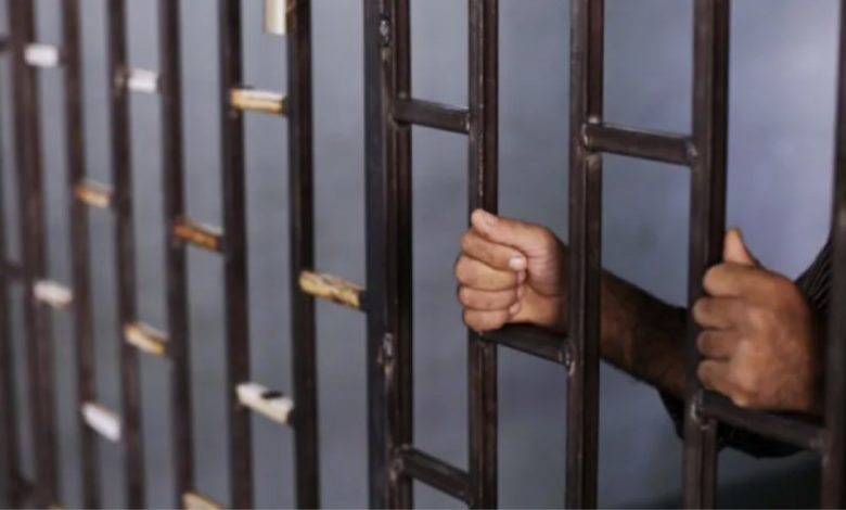 ضبط عاطل بتهمة ابتزاز أرملة بصور خادشة على فيسبوك في الفيوم