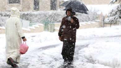 طقس الجمعة: تساقطات ثلجية فوق قمم المرتفعات ونزول أمطار ضعيفة