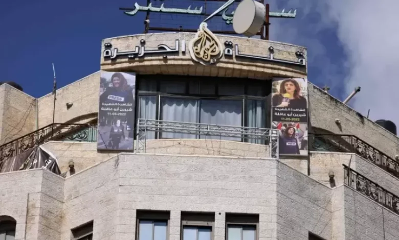 فصائل فلسطينية تدين إغلاق السلطة للجزيرة: "خدمة للاحتلال ولا فائدة منه"