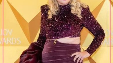 الفنانة نادية الجندي أثناء حضورها حفل جوائز مهرجان جوي أوورد في الرياض