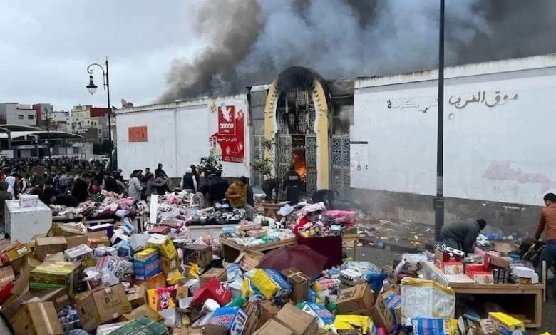 السلطة تسابق الزمن لتخطي أضرار حريق "سوق بني مكادة" في طنجة