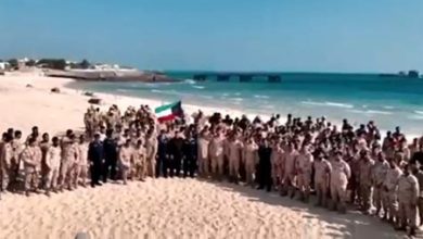 بالفيديو الدفاع عرض مشترك للقوتين البحرية والجوية لمنتسبي دورة القيادة والأركان الـ 28