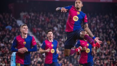 برشلونة يسحق إشبيلية ويضيق الخناق على الريال