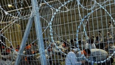 طعن وكسور وثقب في الرئة.. صحيفة تكشف: خمسة جنود إسرائيليين عذبوا أسيرا فلسطينيا بوحشية