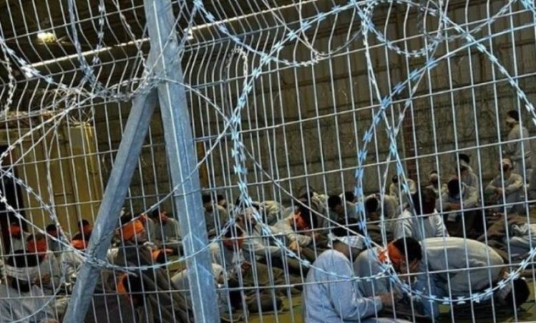 طعن وكسور وثقب في الرئة.. صحيفة تكشف: خمسة جنود إسرائيليين عذبوا أسيرا فلسطينيا بوحشية