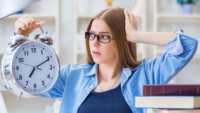 كيف تتجنب العادات التي تُضيع وقت الشباب؟