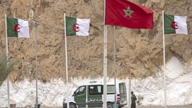 المغرب يتسلم محتجزين من الجزائر