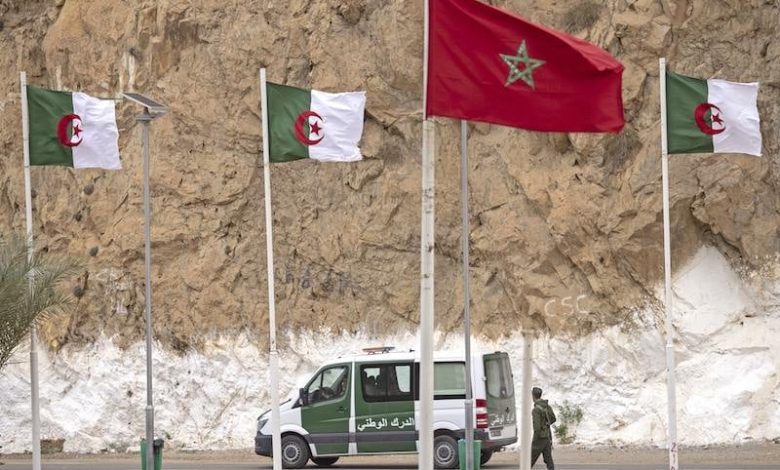المغرب يتسلم محتجزين من الجزائر