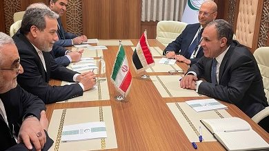 وزير الخارجية يلتقي نظيره الإيراني على هامش الاجتماع الاستثنائي لوزراء خارجية منظمة التعاون الإسلامي