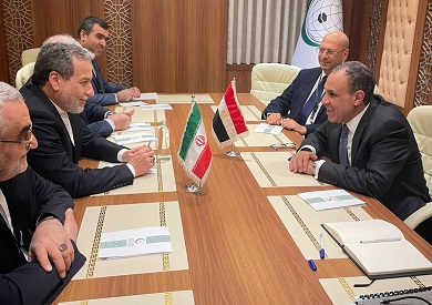 وزير الخارجية يلتقي نظيره الإيراني على هامش الاجتماع الاستثنائي لوزراء خارجية منظمة التعاون الإسلامي