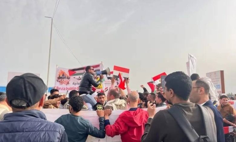 وسط احتفال شعبي.. السيسي وماكرون يصلان العريش - أخبار السعودية