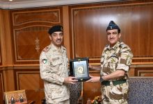 آمر الدفاع الجوي يلتقي نظيره العُماني