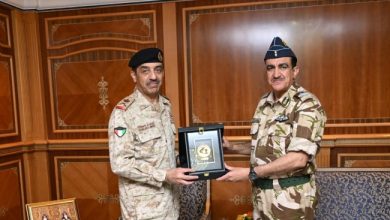 آمر الدفاع الجوي يلتقي نظيره العُماني