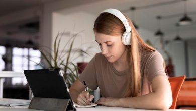 التعليم الذاتي وأهميته في تطوير الشباب بحسب مختصة