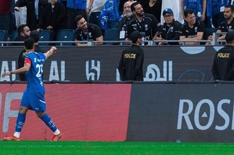 الهلال يعود لسكة الانتصارات بثلاثية مدوية ضد الخليج