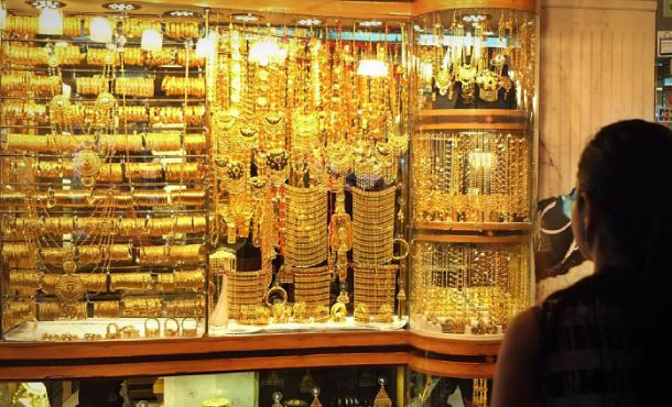 شعبة الذهب: السوق قد تشهد تذبذبا وارتباكا بالأسعار.. وحركة البيع والشراء لا تتأثر
