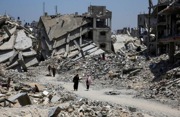 12 شهيدا بقصف على نازحين في مواصي خان يونس