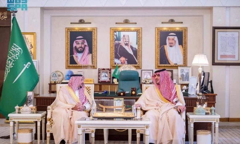 الأمير عبدالعزيز بن سعود يلتقي أمير منطقة القصيم - أخبار السعودية