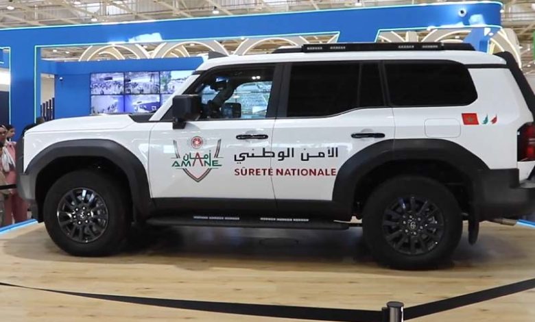الشرطة بسيارة "أمان" الذكية