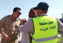 رجل سلطة يهين مسنا ومطالب بالتحقيق