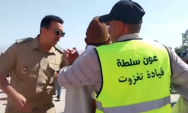 رجل سلطة يهين مسنا ومطالب بالتحقيق