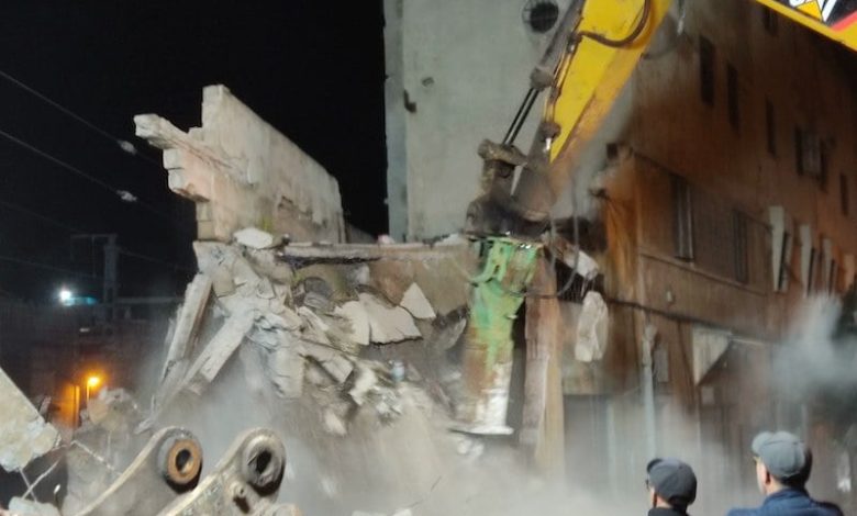 هدم "عمارة المانوزي" يخلق الجدل