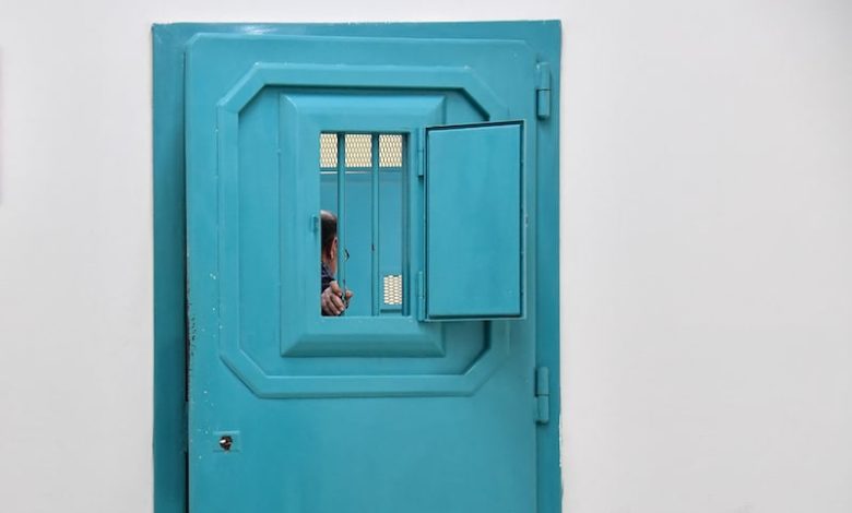 السجن يستقبل سمسار شهادات جامعية