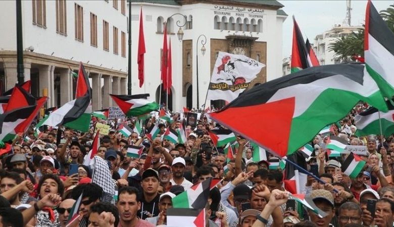 آلاف المغاربة يحتجون نصرة لغزة