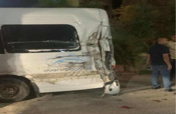 آليات الاحتلال تصدم حافلة تقل حجاجا في جنين بشكل متعمد...