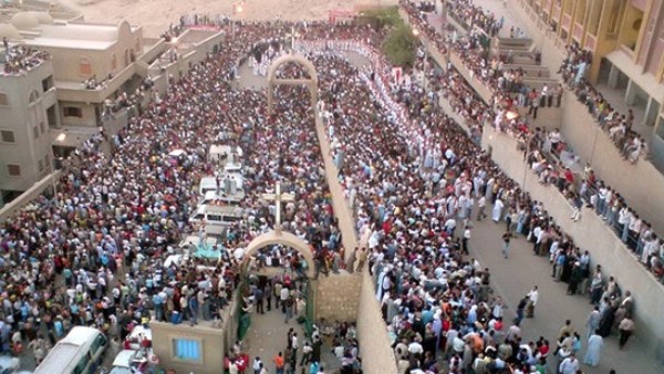 أكبر الاحتفالات السنوية.. المصريون يحتفلون بمولد «العذراء» بجبل الطير|شاهد