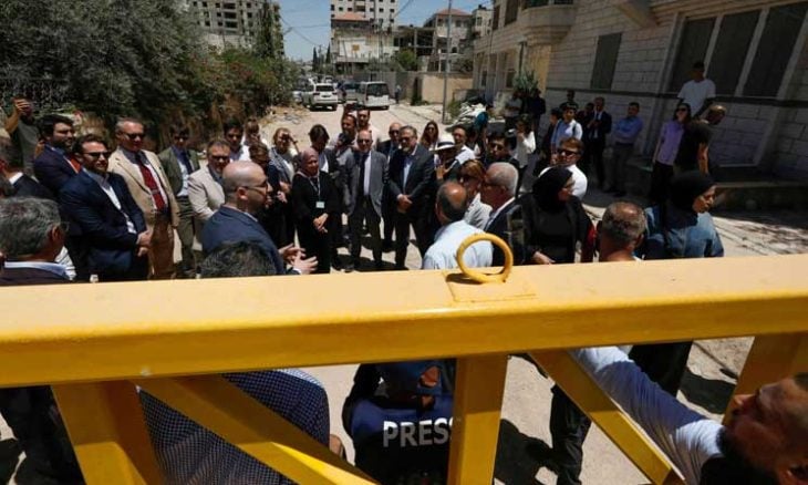 "إسرائيل" تحت الضغط بعد إطلاق النار على وفد دبلوماسي في جنين.. استدعاء سفراء وإدانة أوروبية وأممية واسعة